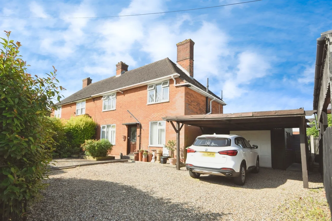 3 bed house for sale — Cressing Road, Braintree