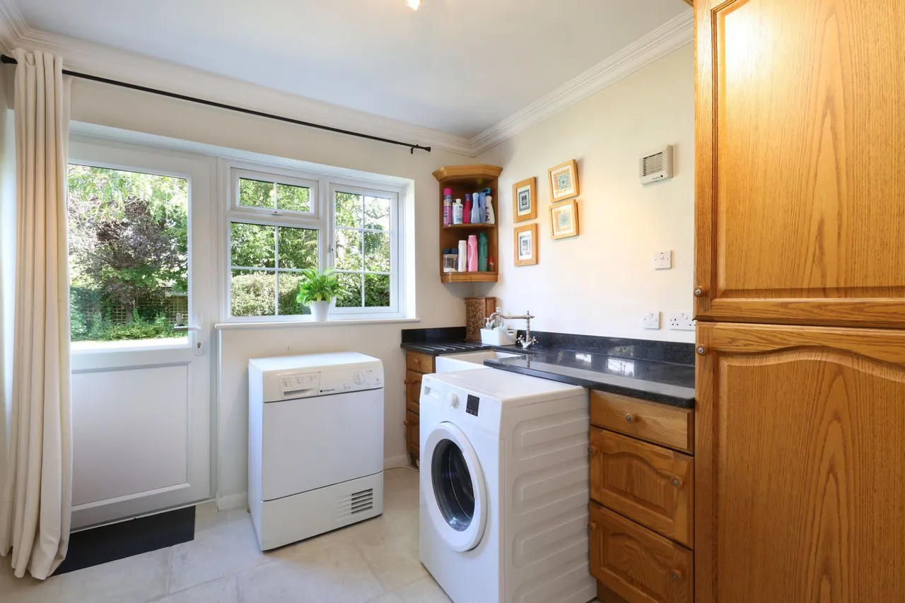 Woodside Avenue, Beaconsfield, HP9, photo 11