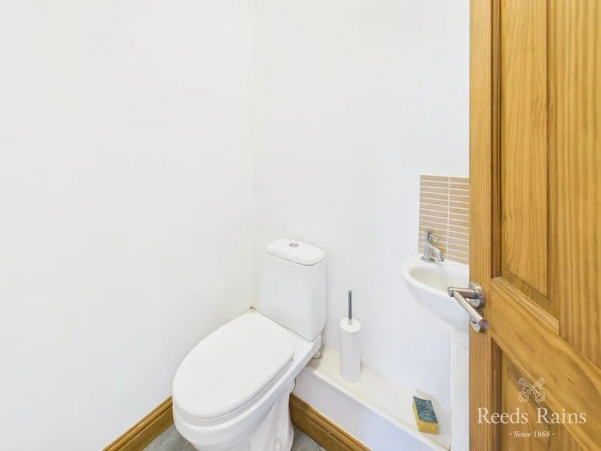 Trafalgar Terrace, Scarborough, YO12, photo 8