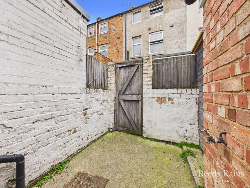 Trafalgar Terrace, Scarborough, YO12, photo 12