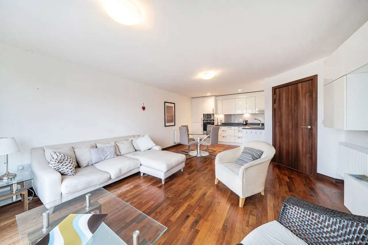 Modern riverside living at its finest!, UB9, photo 5