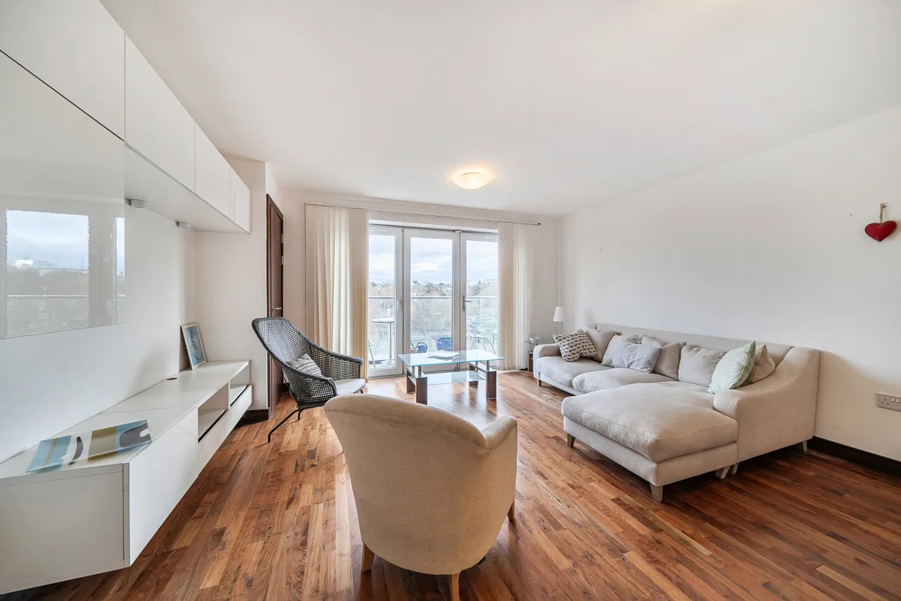 Modern riverside living at its finest!, UB9, photo 4