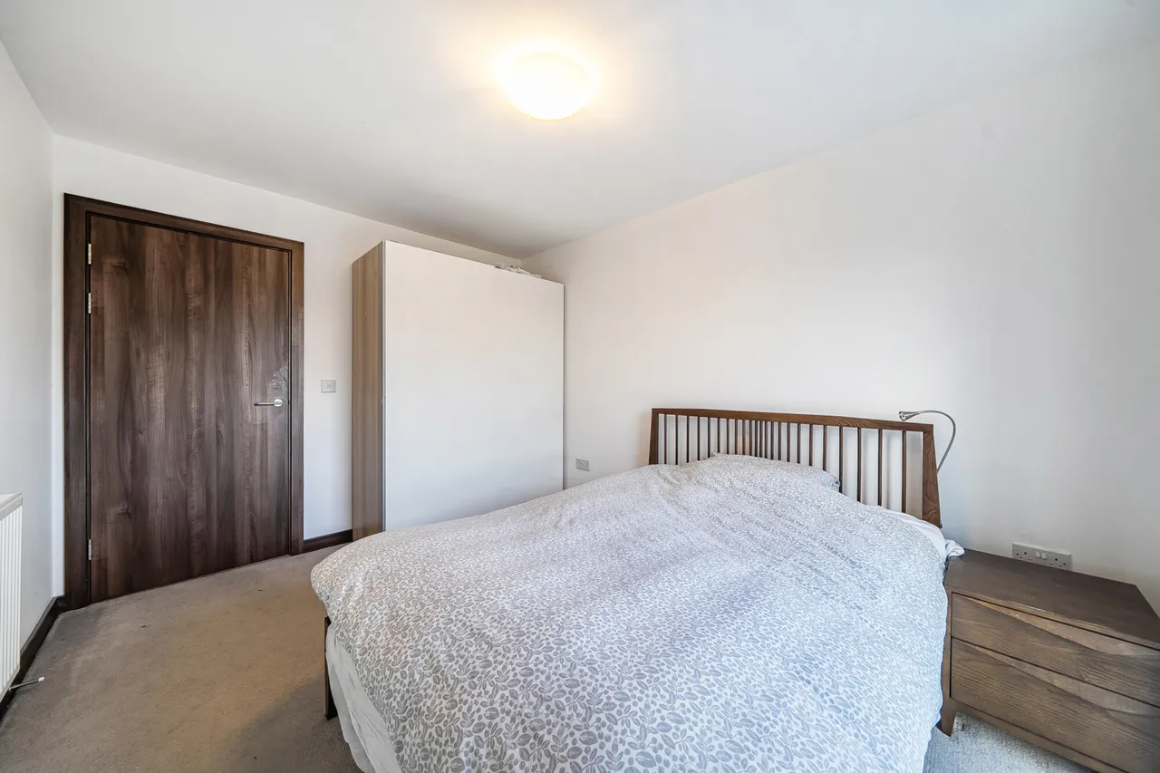 Modern riverside living at its finest!, UB9, photo 6
