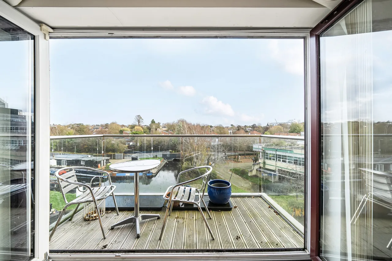 Modern riverside living at its finest!, UB9, photo 11