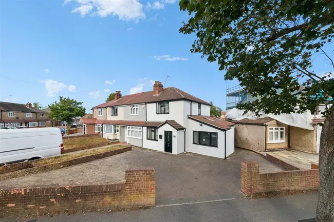 3 bed house for sale — Warwick Crescent, Hayes