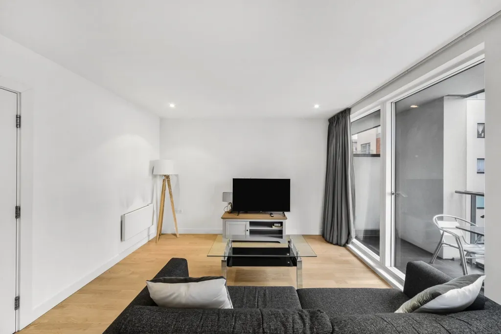 Pump House Crescent, Brentford, TW8, photo 10