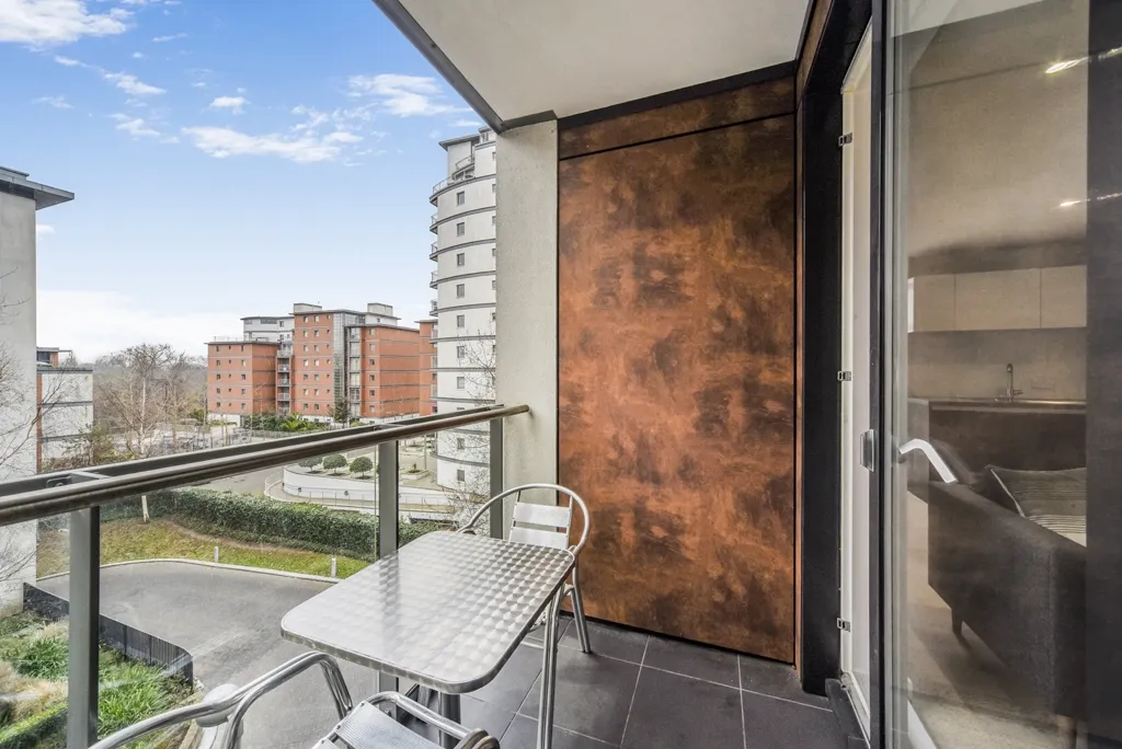 Pump House Crescent, Brentford, TW8, photo 15