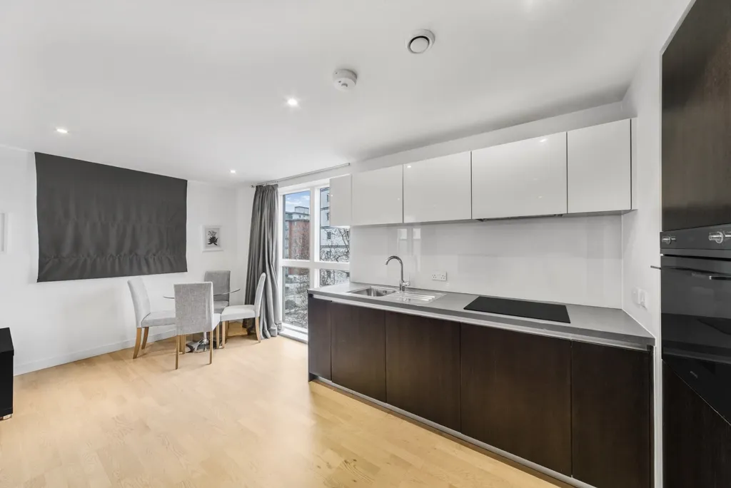 Pump House Crescent, Brentford, TW8, photo 5