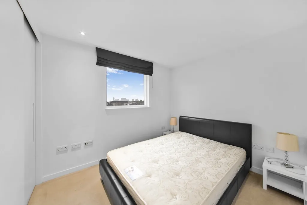 Pump House Crescent, Brentford, TW8, photo 6