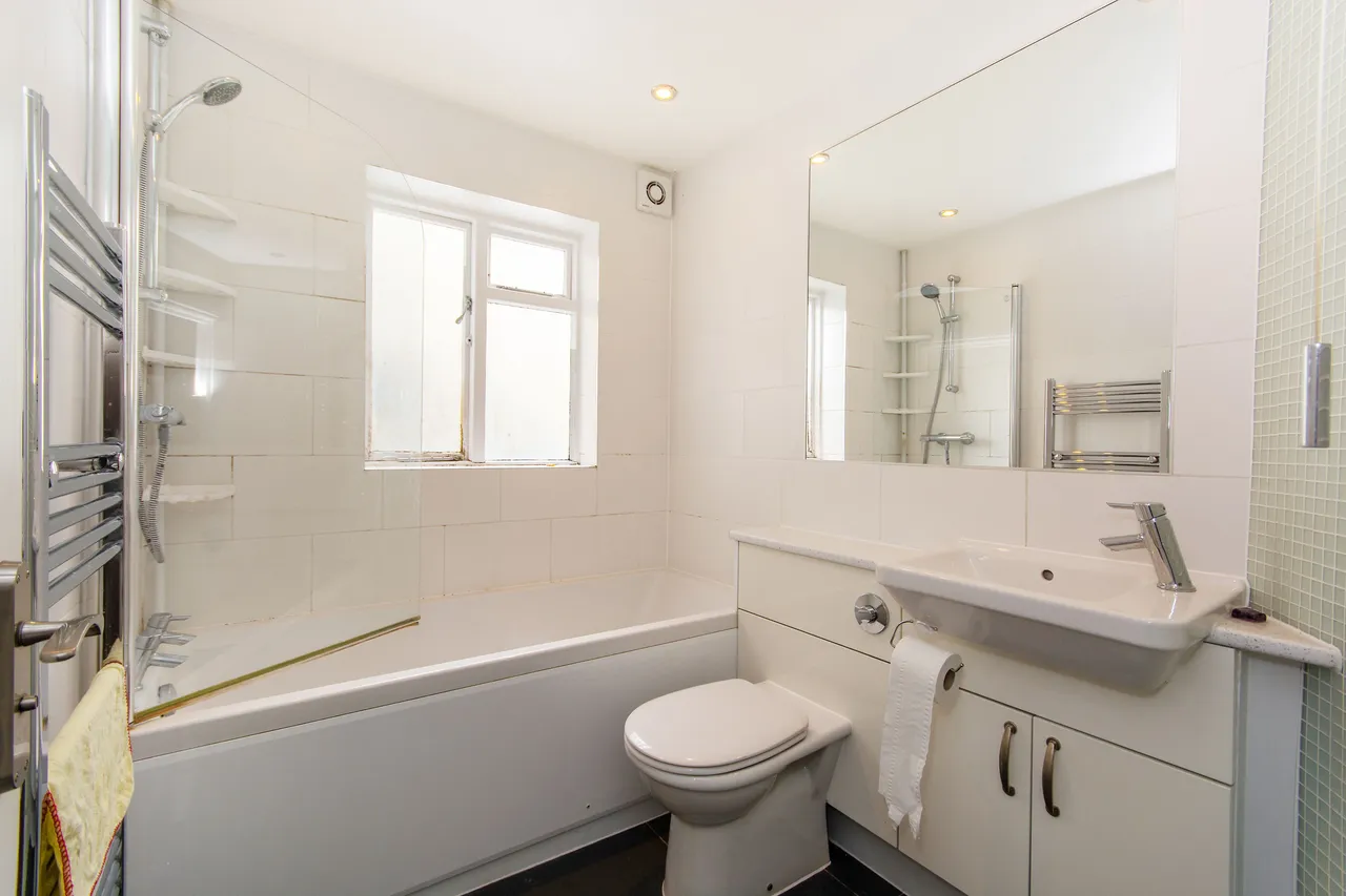 26b Cabul Road, London, photo 5