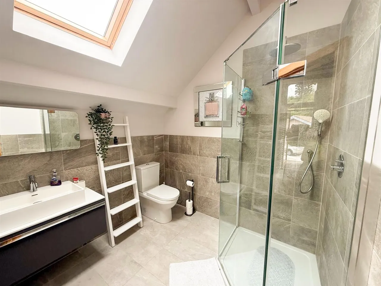 Brazengate, Long Ashes Park, Threshfield, BD23 5PN, photo 17