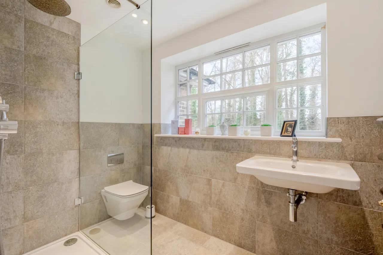 Ashley Road, Epsom, KT18, photo 16