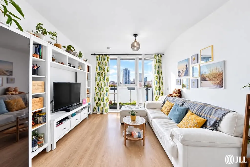 2 bed flat for sale, Rick Roberts Way, London, E15