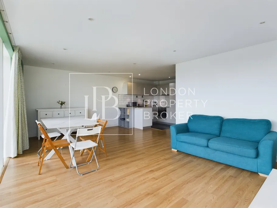 3 bed flat to rent, Goodchild Road, London, N4
