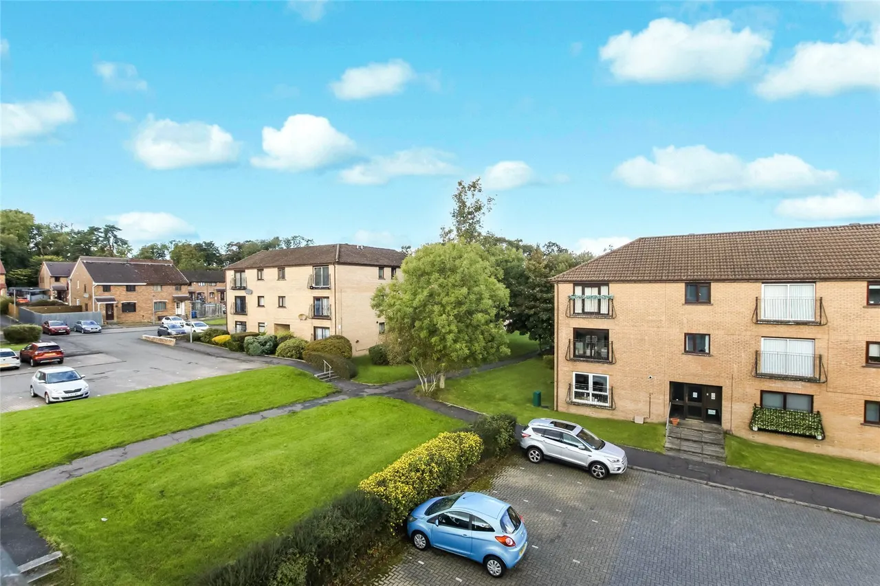 Lothian Way, Brancumhall, G74, photo 16