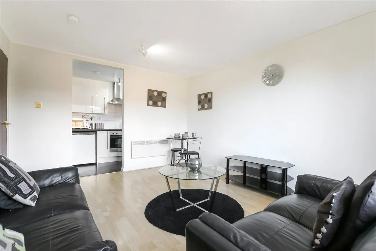Lothian Way, Brancumhall, G74, photo 5