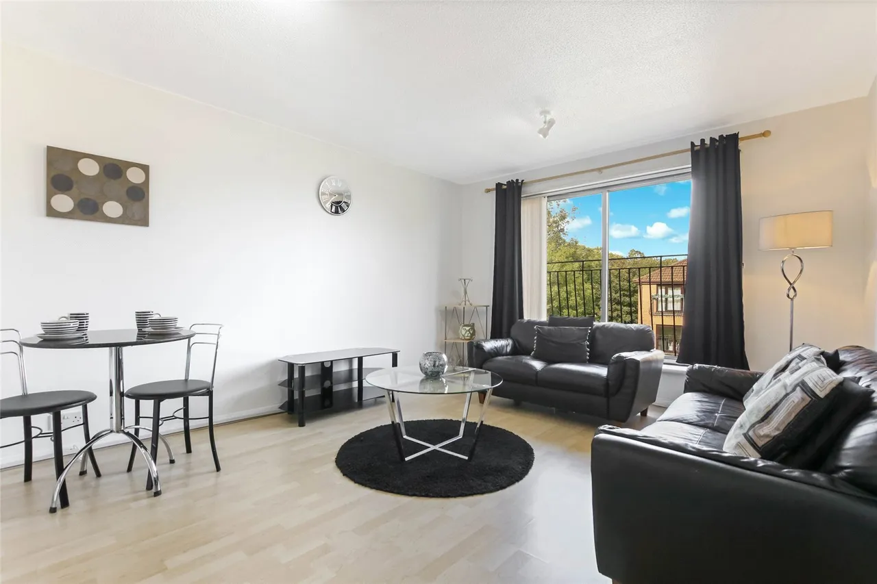 Lothian Way, Brancumhall, G74, photo 2