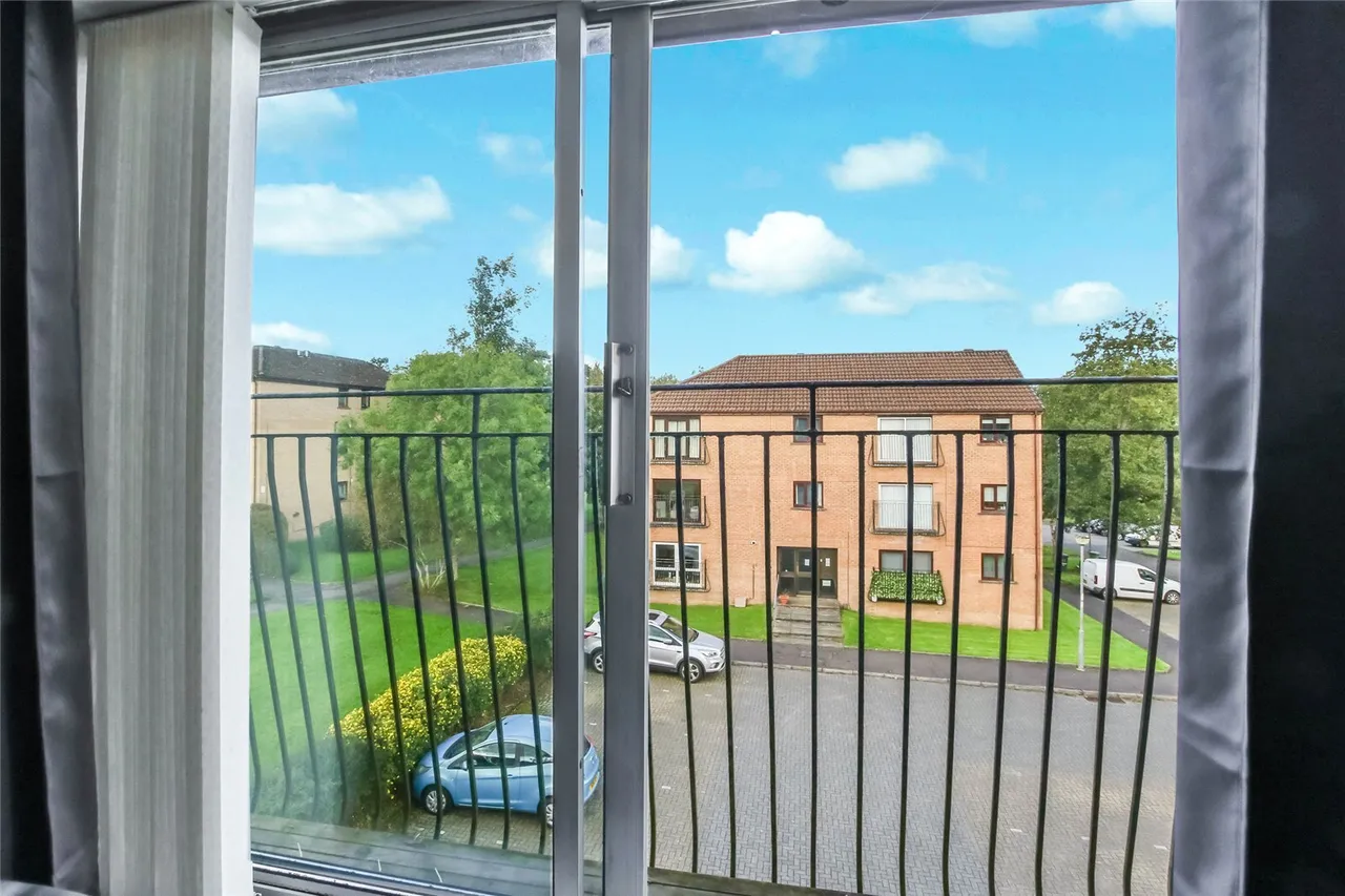 Lothian Way, Brancumhall, G74, photo 17
