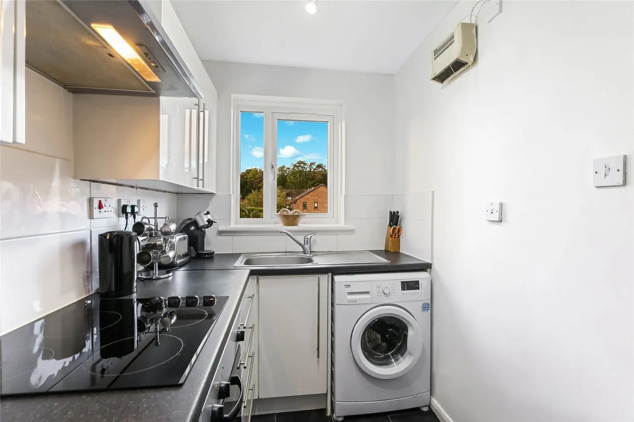 Lothian Way, Brancumhall, G74, photo 9
