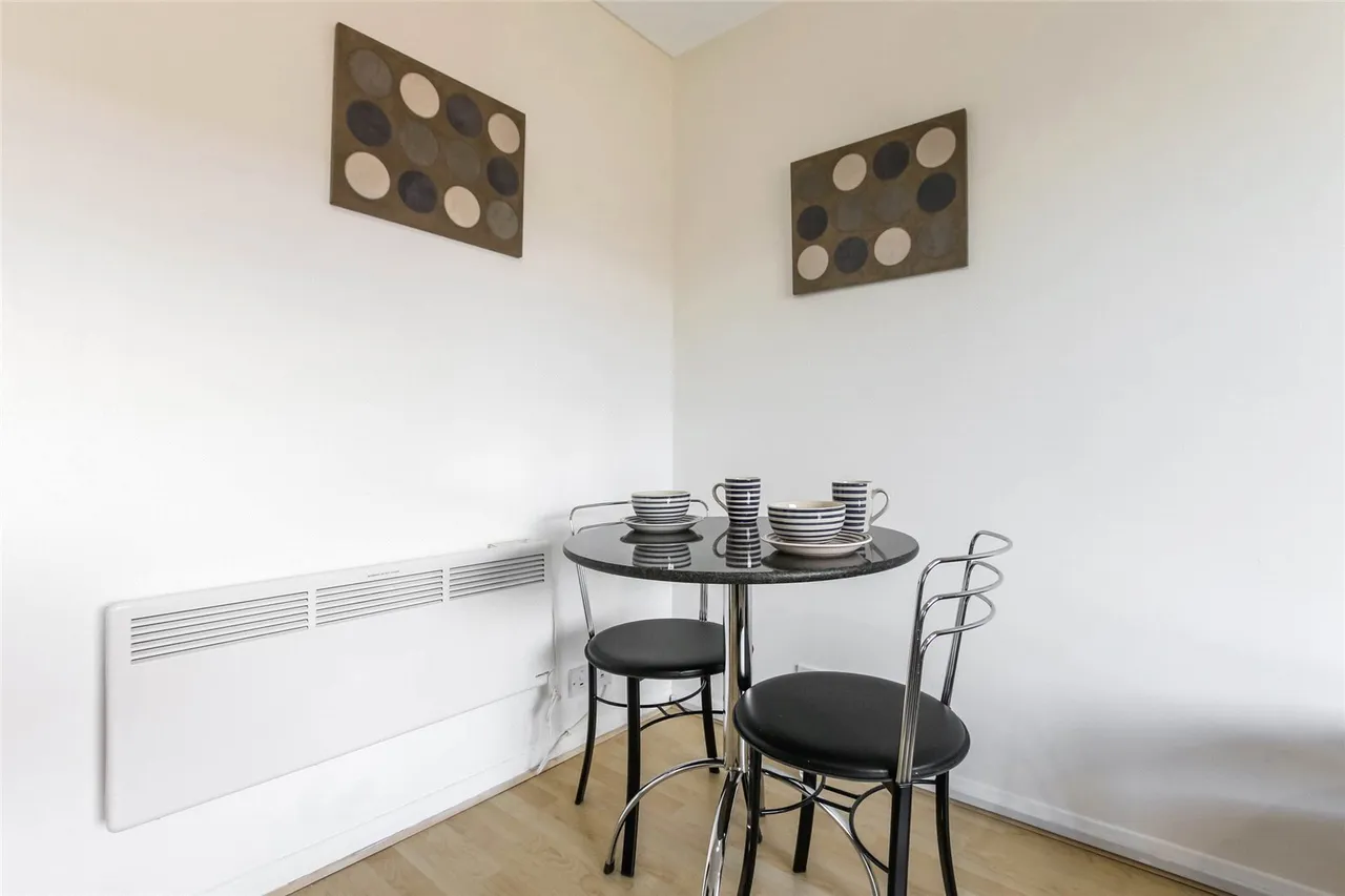 Lothian Way, Brancumhall, G74, photo 7