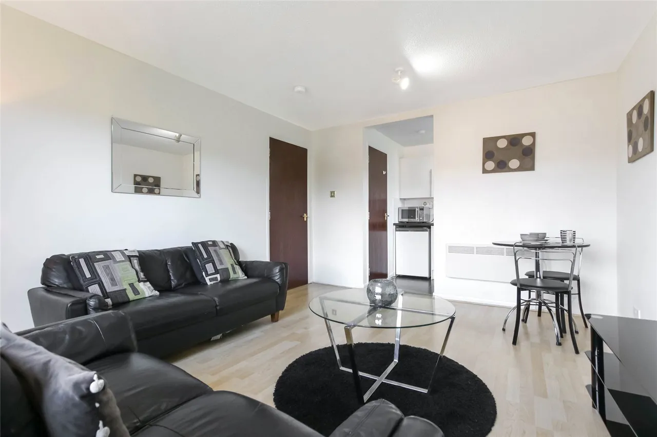 Lothian Way, Brancumhall, G74, photo 6