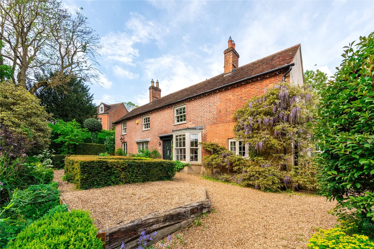 5 bed house for sale, High Street, Lidlington, MK43