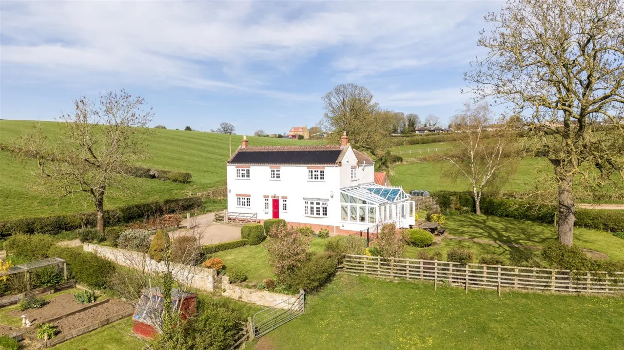 5 bed house for sale — Borrowby, Thirsk