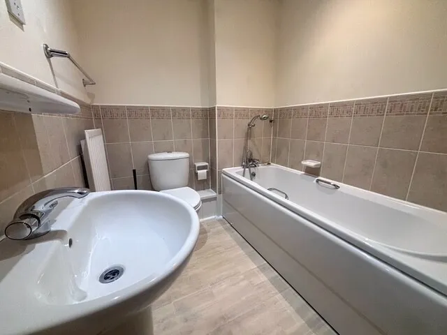 BRUNEL CRESCENT, photo 4