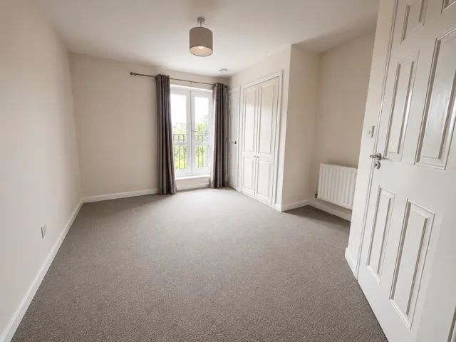 BRUNEL CRESCENT, photo 5
