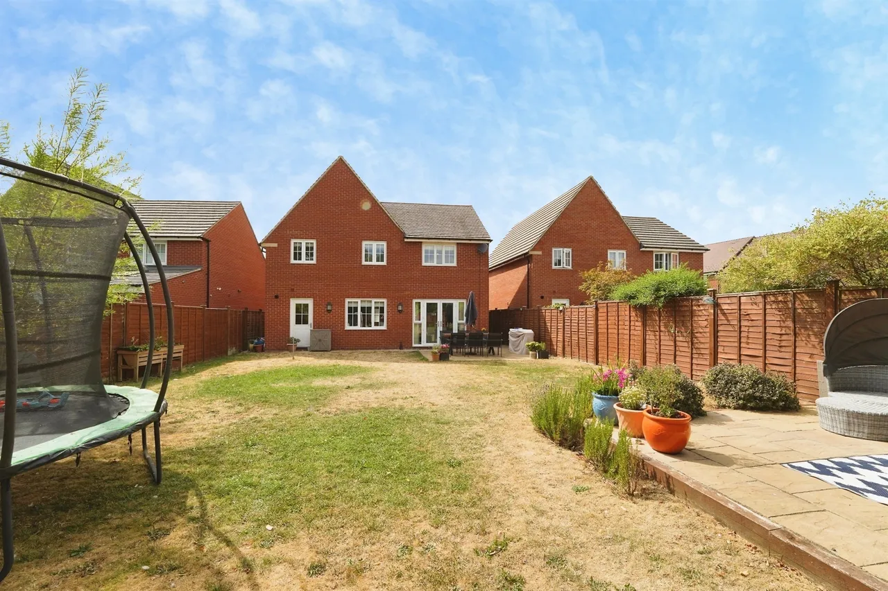 Lysander Crescent, Watchfield, Swindon, photo 8