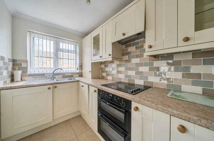 Larks Meade, Earley, RG6, photo 8