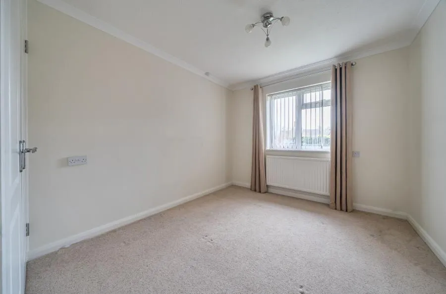 Larks Meade, Earley, RG6, photo 4