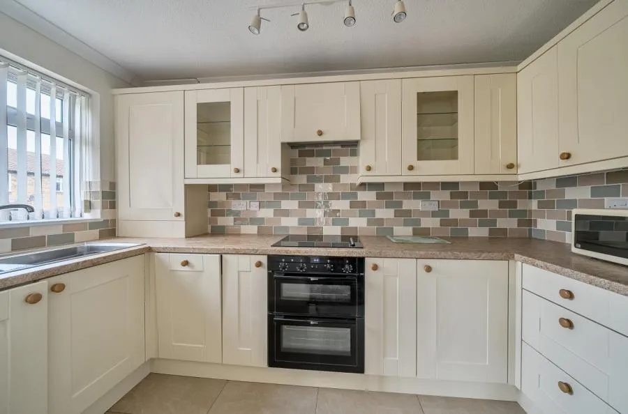 Larks Meade, Earley, RG6, photo 2