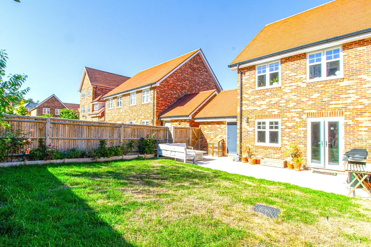 Red Cedar Avenue, Fleet, GU51, photo 18