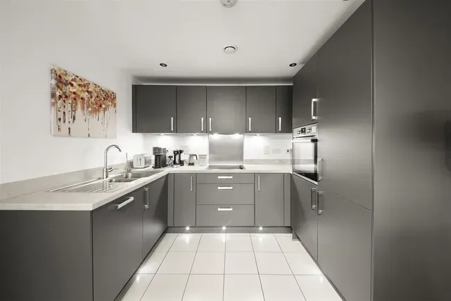 2 bed flat for sale — Walsham Court, Ickenham