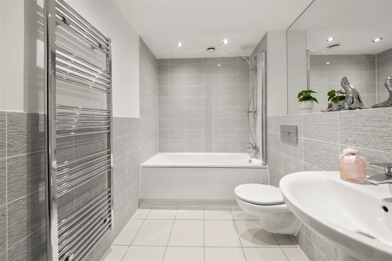 Walsham Court, Ickenham, photo 6