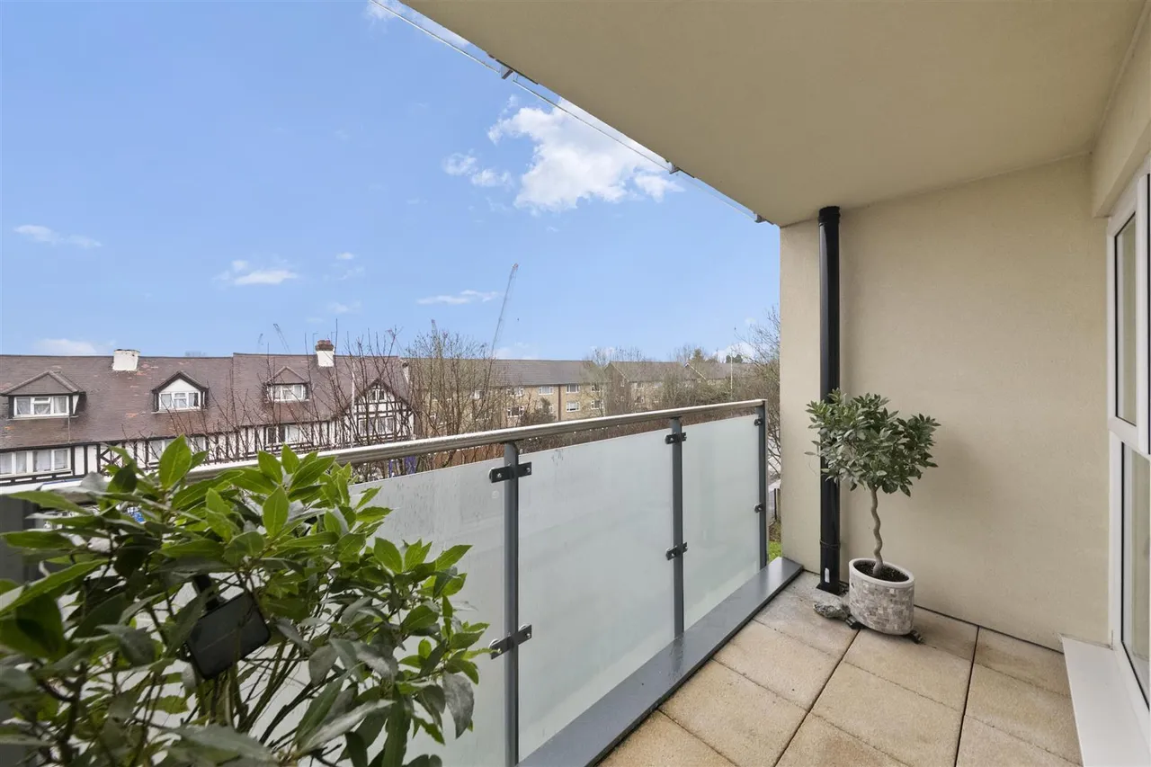 Walsham Court, Ickenham, photo 10