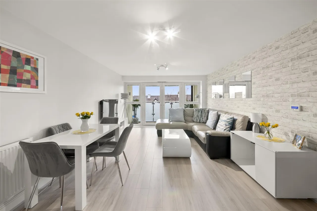 Walsham Court, Ickenham, photo 9