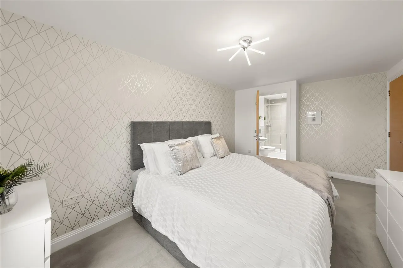 Walsham Court, Ickenham, photo 7