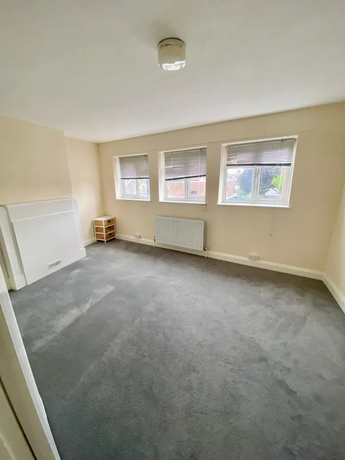 3 bed flat to rent, West Wickham, BR4