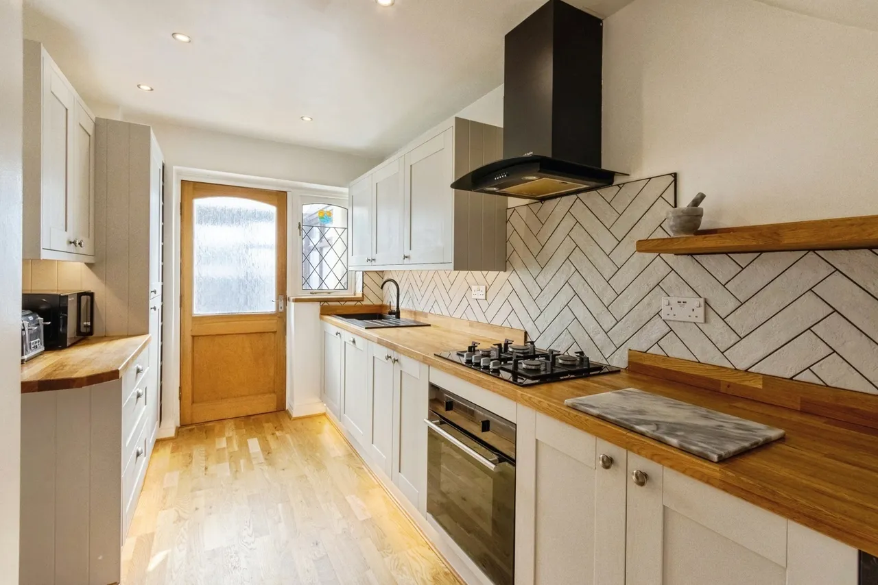 Leeds Road, Wakefield, West Yorkshire, WF1, photo 3