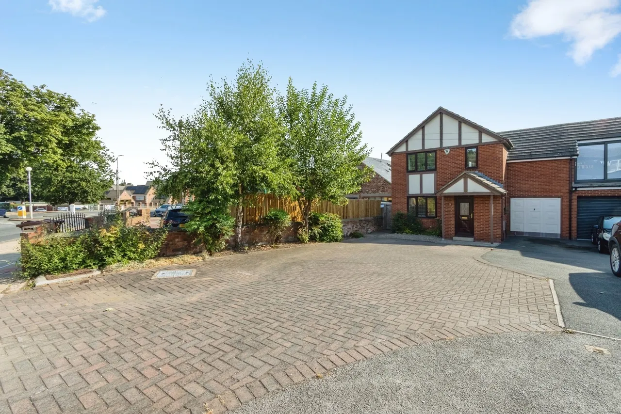 Leeds Road, Wakefield, West Yorkshire, WF1, photo 20