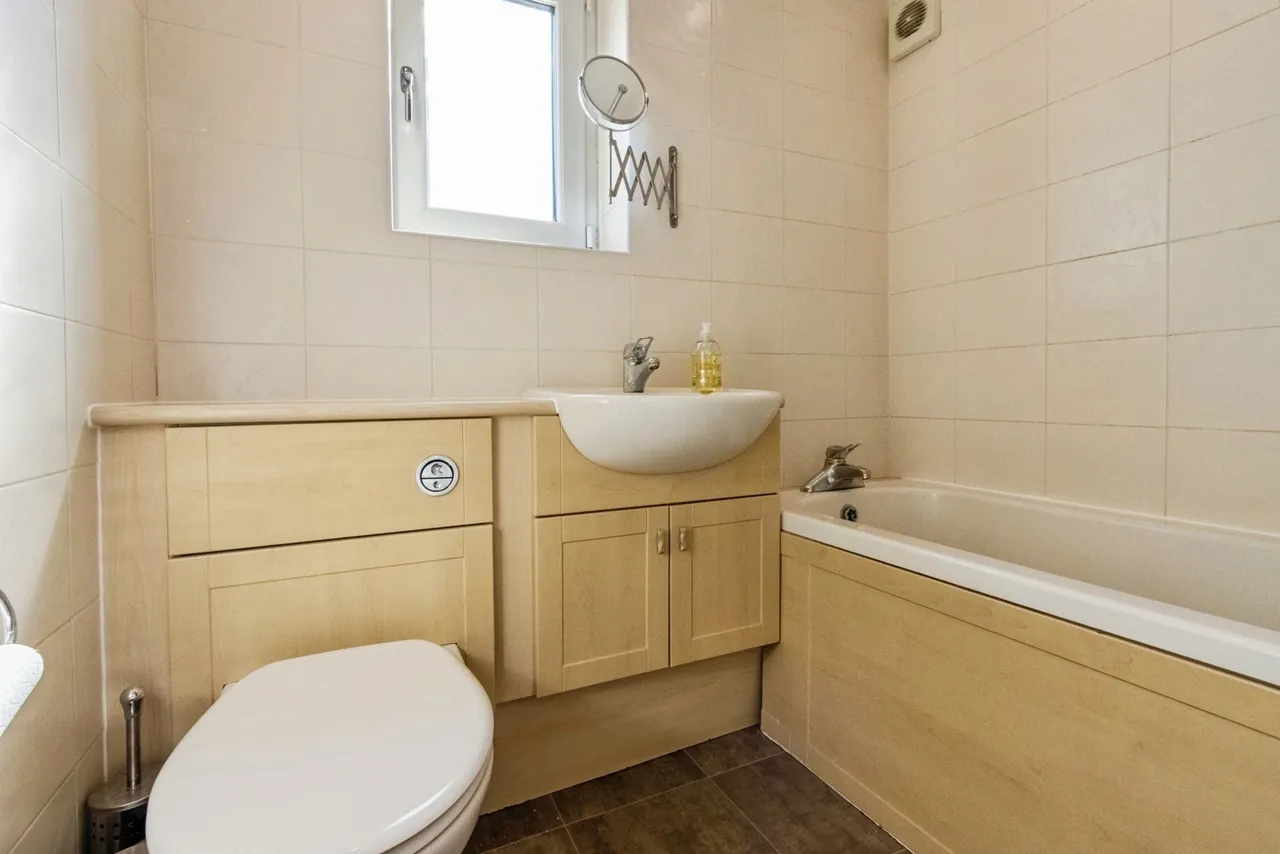 Leeds Road, Wakefield, West Yorkshire, WF1, photo 17