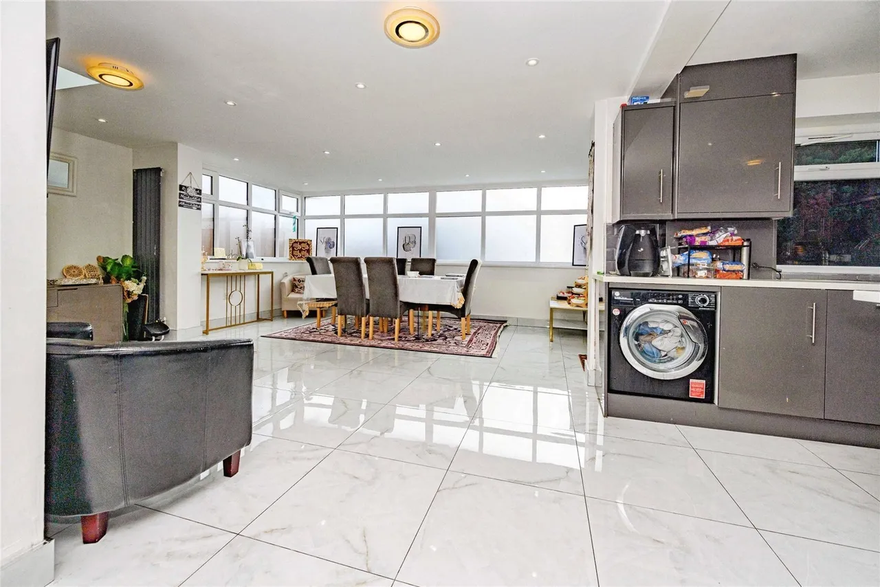 Charlwood Road, Luton, Bedfordshire, LU4, photo 5