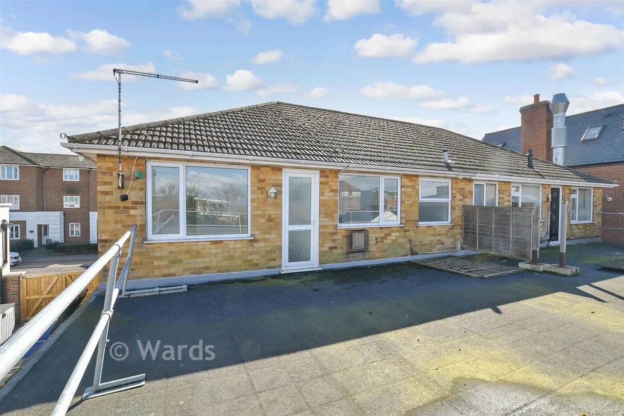2 bed flat for sale, Tankerton Road, Whitstable, CT5