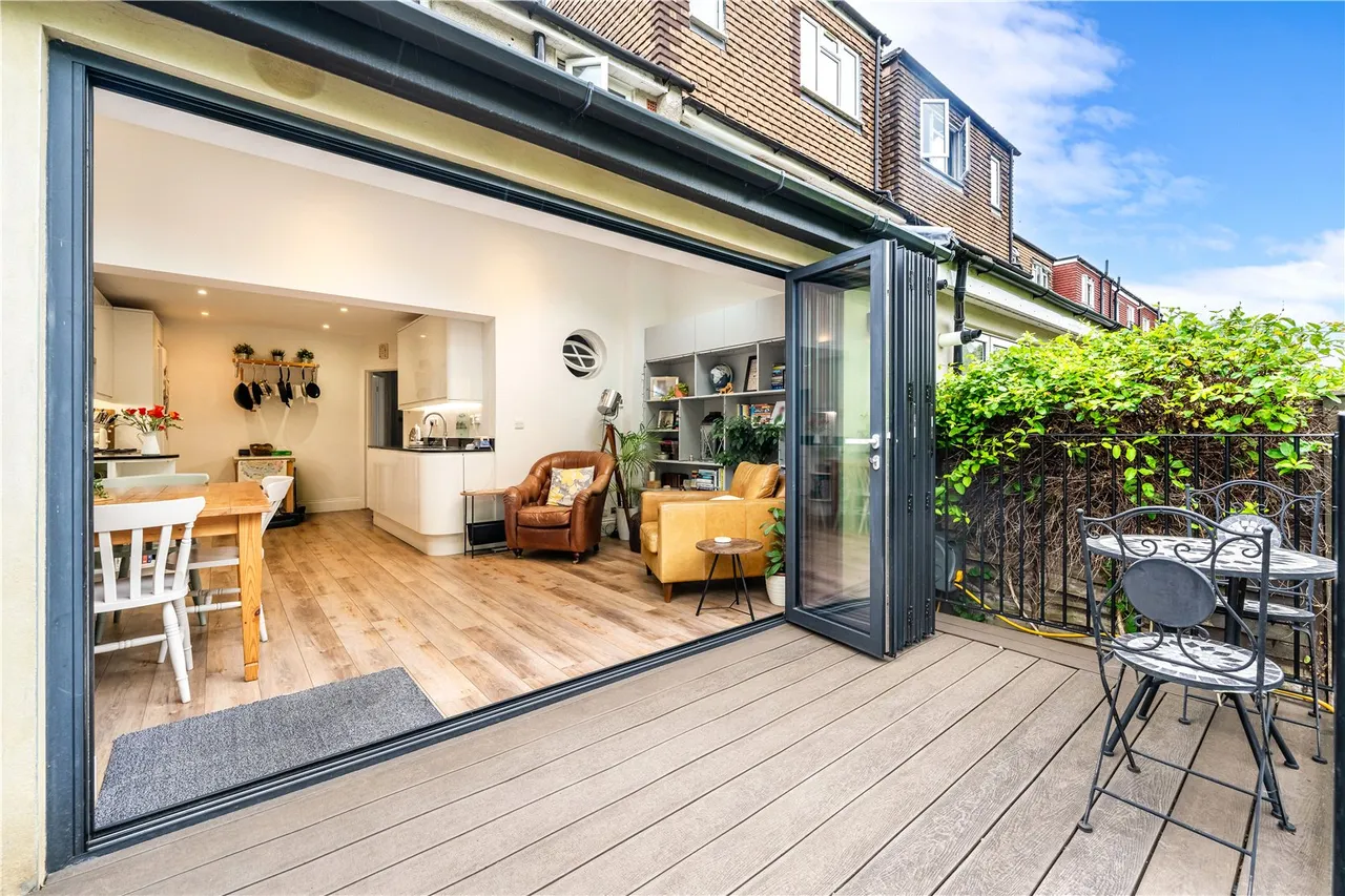 Lincoln Avenue,, Twickenham, TW2 6NL, photo 2