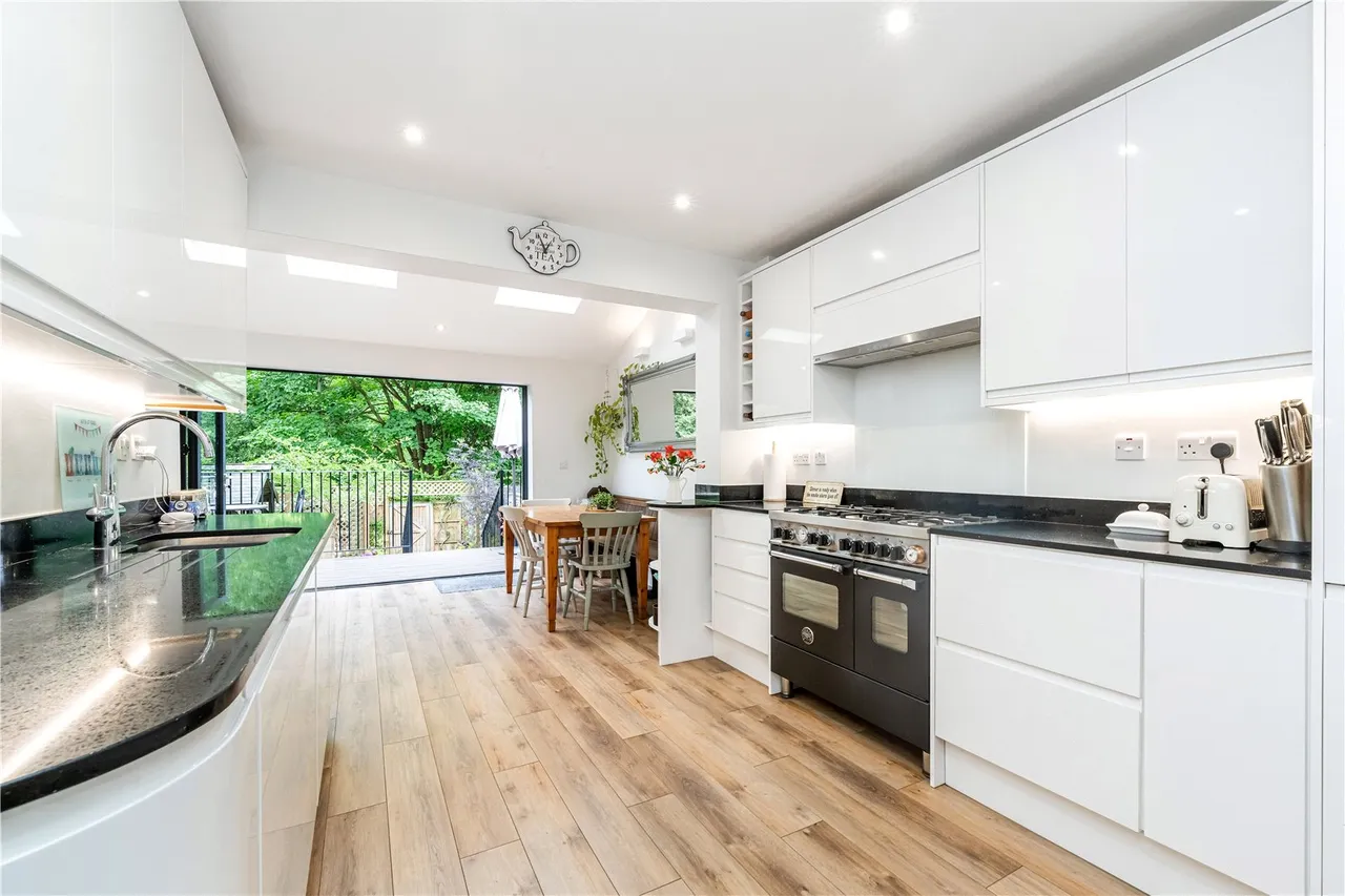 Lincoln Avenue,, Twickenham, TW2 6NL, photo 5