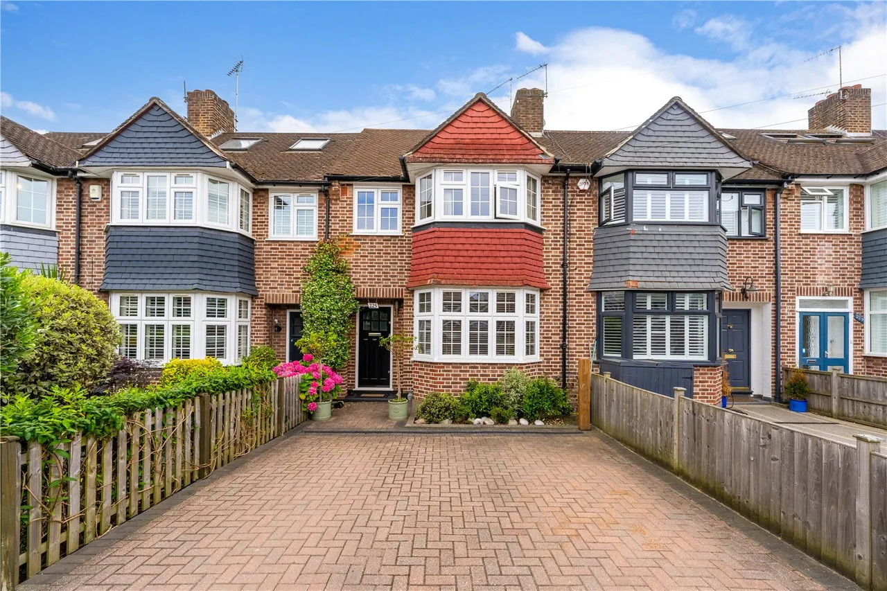 3 bed house for sale — Lincoln Avenue,, Twickenham, TW2 6NL