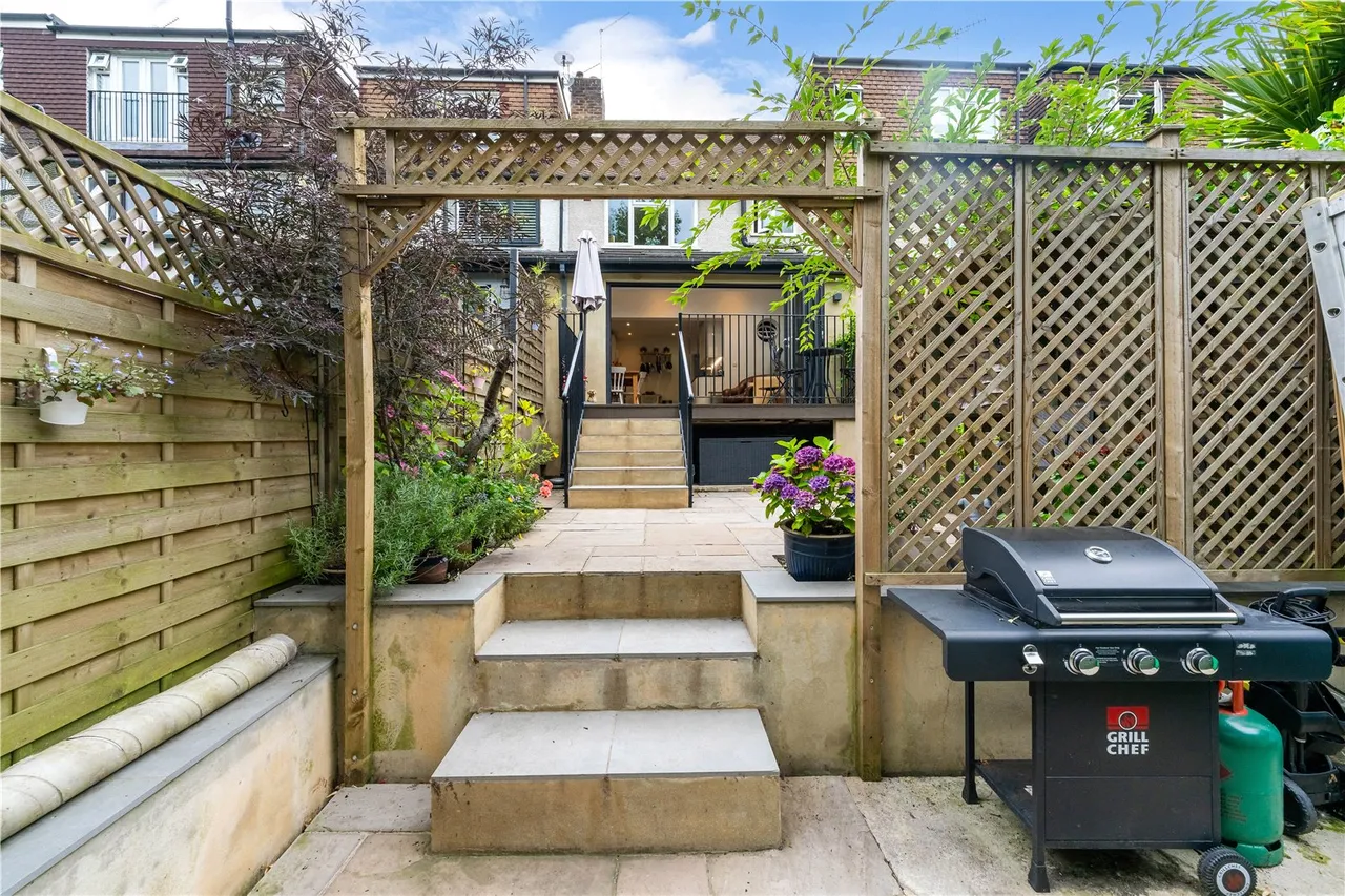 Lincoln Avenue,, Twickenham, TW2 6NL, photo 8