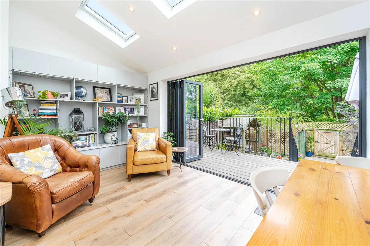 Lincoln Avenue,, Twickenham, TW2 6NL, photo 3